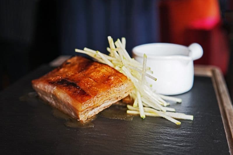 Grand-Hyatt-Hong-Kong-Steakhouse- 香港君悅酒店 - OKiBook Hong Kong Restaurant Buffet booking 自助餐預訂香港 -BELLY slow cooked, apple puree and savoy cabbage