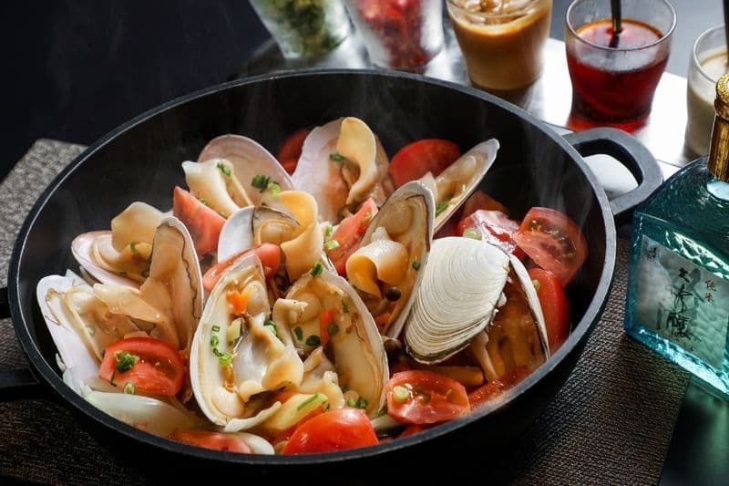 canton pot lodgewood by l'hotel mongkok 香港旺角薈賢居 - OKiBook Hong Kong and Macau Restaurant Buffet booking 餐廳和自助餐預訂香港和澳門 - seafood hot pot -Tuatua Clams in Sake Broth清酒煮刀貝湯鍋