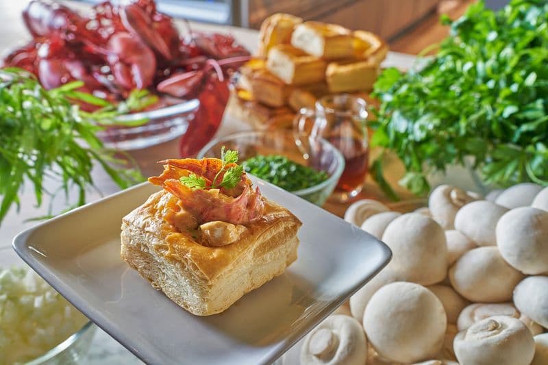 Grand Cafe Grand Hyatt Hong Kong 咖啡廳 - 香港君悅酒店 -OKiBook Hong Kong - Restaurants, Buffet, Booking, Reviews Deals, Discounts, Dining Promotions 香港，餐廳及預訂，自助餐, 評價，折扣，優惠, 餐飲促銷 - Lobster-Vol-au-vent 香焗龍蝦酥皮