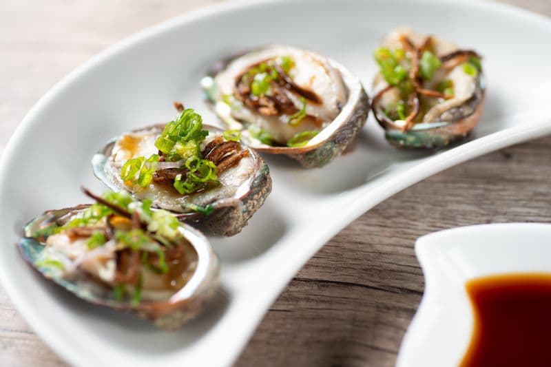 Bistro on the Mile 金域假日酒店 Holiday Inn Golden Mile - OKiBook Hong Kong Restaurant Booking 自助餐預訂香 - 陳皮清蒸九孔鮑Steam abalone with dried mandarin skin 3