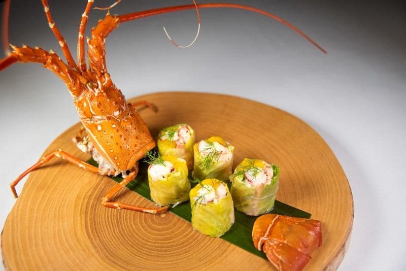 Harbour Restaurant The Harbourview 灣景廳 - 灣景國際 OKiBook Hong Kong and Macau Restaurant Buffet booking 餐廳和自助餐預訂香港和澳門 - 龍蝦香芒米紙卷Lobster Mango Rice Paper Roll