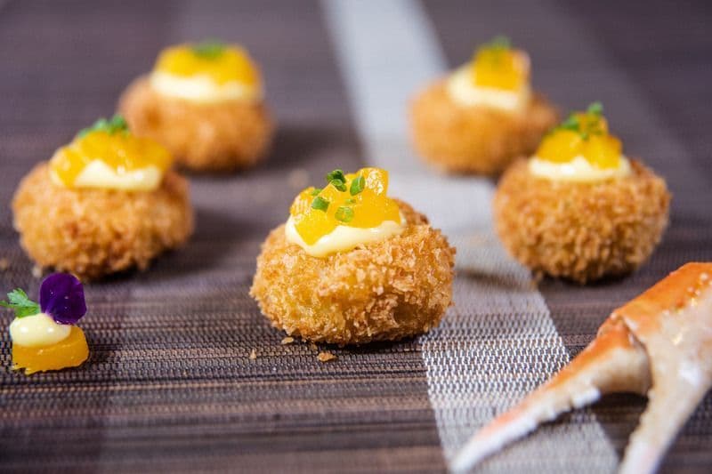 Harbour Restaurant The Harbourview 灣景廳 - 灣景國際 OKiBook Hong Kong Restaurant Booking 自助餐預訂香港 - 4 香芒蟹餅 Mango Crab Cake_H1_1MB