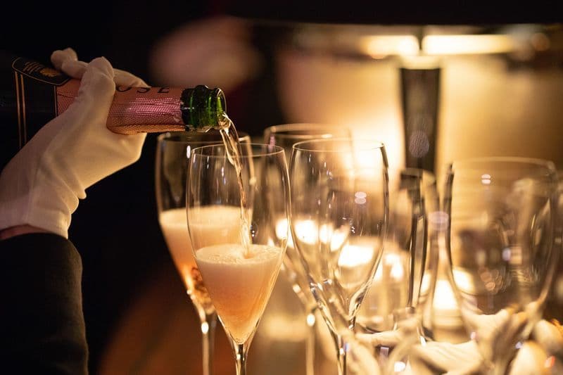 Champagne Bar Grand Hyatt Hong Kong 香檳吧 香港君悅酒店 OKiBook Hong Kong and Macau Restaurant Buffet booking 餐廳和自助餐預訂香港和澳門 Champagne Secret Stefan Leyshon 香檳之謎 4