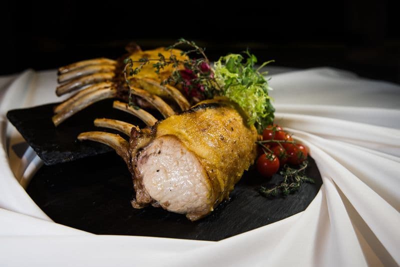 Harbour Restaurant The Harbourview 灣景廳 - 灣景國際 OKiBook Hong Kong Restaurant Booking 自助餐預訂香港 - Slow-cooked Roasted Kurobuta Pork Rack with Apple Mustard and Hon
