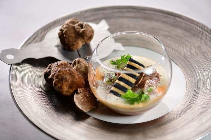 Alto 88 - Regal Hongkong - OKiBook Hong Kong and Macau Restaurant Buffet booking 餐廳和自助餐預訂香港和澳門 - 阿爾巴白松露嘗味套餐/ Wine Tasting &amp; White Truffle Degustation Menu