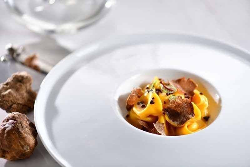Alto 88 - Regal Hongkong - OKiBook Hong Kong and Macau Restaurant Buffet booking 餐廳和自助餐預訂香港和澳門 - 阿爾巴白松露嘗味套餐/ Wine Tasting &amp; White Truffle Degustation Menu